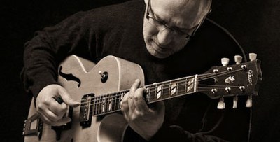Un món de músiques: Guitarra sola.