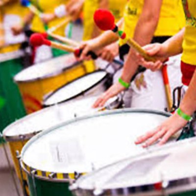 Festa Major 2017: SúperKALIfragilisticoespialidoso (cercavila) amb batucada de "Sstrèpits".