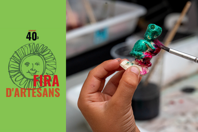 Infant pintant una figura.