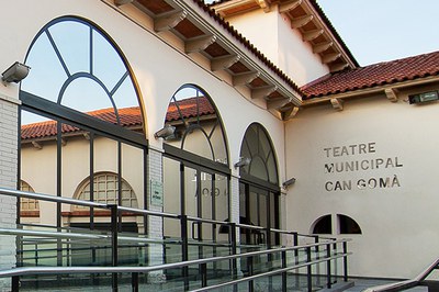Façana del Teatre Municipal de Can Gomà.