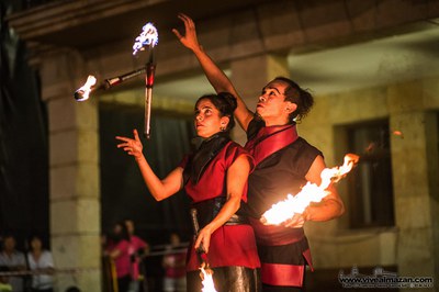 CIRC DE FOC: Circ, Dansa i Humor, a càrrec d'Asacocirco.