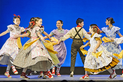 Actuació de l'Esbart Dansaire.