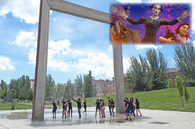 Festa de l'aigua amb inflables refrescants.