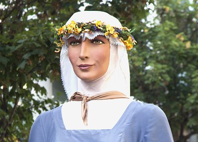 La Marinette se’n va de festa. Cercavila gegantera amb la geganta Marinette.