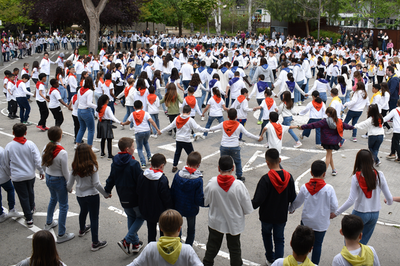 Les escoles ballen, amb motiu del Dia Internacional de la Dansa.