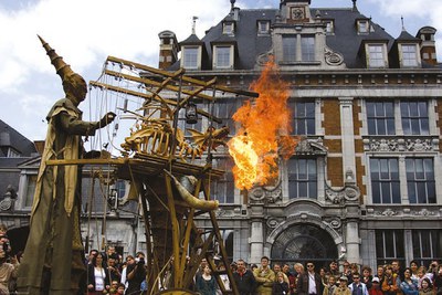 Ottfriedt (Companyia Les Contes d'Asphaldt) - Itinerari de gran format-.