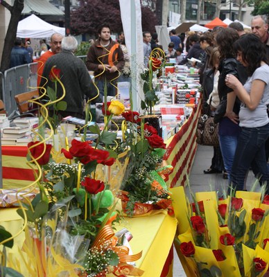 A dalt, parc de les Pruneres. A sota, ambient de Sant Jordi a Mollet