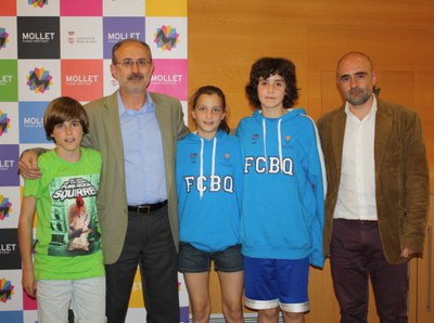 Recepció als joves campions molletans Isaac Viñuelas, Ona Fuentes i Clara Musachs.