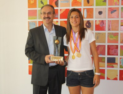 Monràs felicita la futbolista molletana Alèxia Putellas.