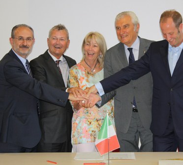 Els alcaldes signen el manifest a Rivoli