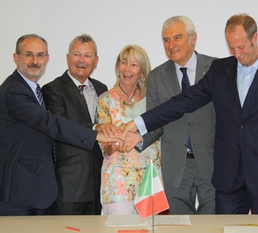 Els alcaldes signen el manifest a Rivoli
