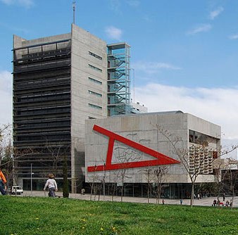 L'Ajuntament es manté ferm amb el precinte del local comercial del carrer Sant Ramon.