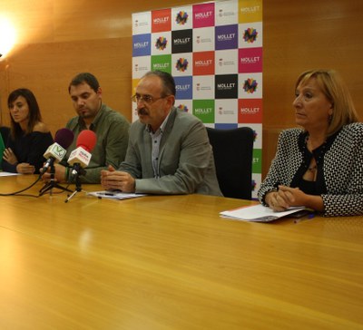 Roda de premsa per explicar l'acord entre la PAH i l'Ajuntament