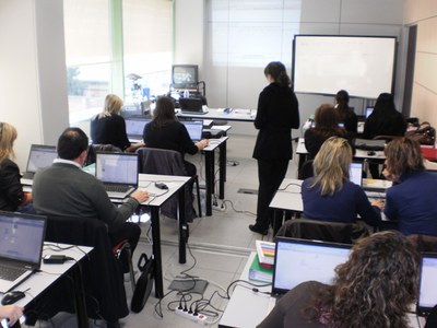 Els serveis d'ocupació municipals han inserit prop de 900 persones el 2013 .