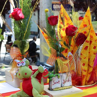 Mollet viu un Sant Jordi ple d'activitat.