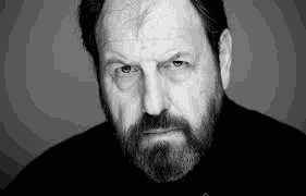 L'actor Josep Maria Pou ofereix un recital de poemes en la presentació de "Notes".