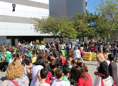 Els escolars de Mollet celebren la fira de cooperatives escolars .