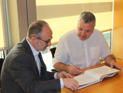 L'Alcalde amb el diputat Rafael Homet i el regidor d'educació Raúl Broto