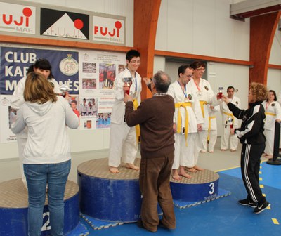 L'Esplai Alb- Bosc participa al campionat escolar del Club Karate Montornès .