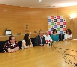 L'Ajuntament rep als responsables del Forn Prat després que la seva coca hagi estat escollida com la millor de Catalunya .