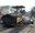Operaris asfaltant un carrer