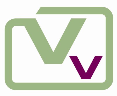 L'equip de Vallès Visió davant les instal·lacions d'El Lledoner