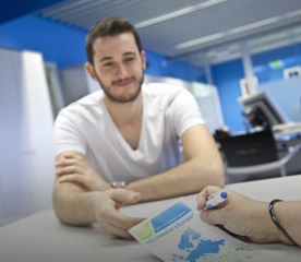 L'Ajuntament engega tres programes adreçats a joves en situació d'atur .