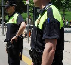  Tres policies municipals atesos per inhalació de fum en un incendi a Can Pantiquet.