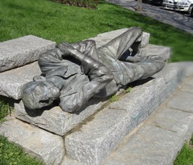 Ofrena floral per commemorar l'alliberament dels camps de concentració nazis.