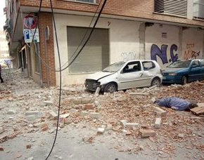 Minut de silenci davant la Casa de la Vila