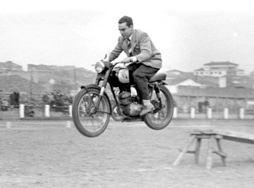 El Centre d'Estudis Molletans recorda la història de la moto a Mollet.