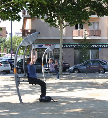 Aparells d'exercici a l'espai públic