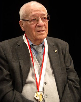L'Ajuntament expressa el seu condol per la mort del molletà il·lustre Josep M. Suñé i Arbussà  .