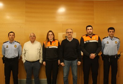 L’Ajuntament incorpora dos agents cívics per reforçar el civisme a la via pública .
