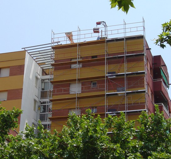 Obres per instal·lar un ascensor