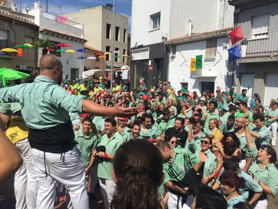 Josep Monràs felicita els Castellers de Mollet per una actuació històrica .