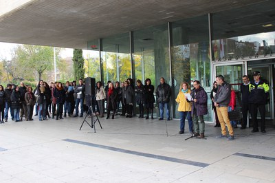 L’alcalde dona suport i agraeix la feina del personal dels serveis socials.