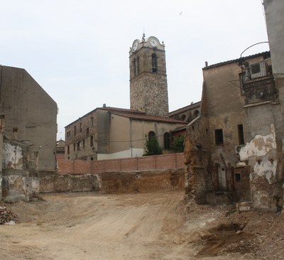 Vista del solar en obres des del carrer Gaietà Ventalló