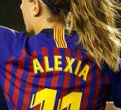 Josep Monràs felicita a la molletana Alexia Putellas .