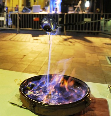 Castellers i havaneres a la Fira d'Artesans.