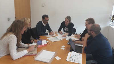 L’Ajuntament elabora un pla de màrqueting per definir la seva estratègia turística .