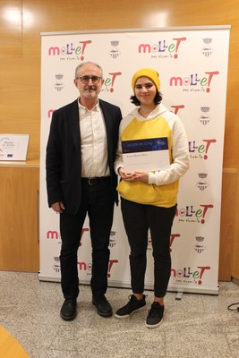 Josep Monràs rep la campiona d’Espanya de Scooter Lucía Martín.