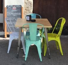 Denúncies a diferents establiments i clients per incomplir les mesures de seguretat a les terrasses .