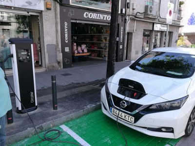 Mollet posa en marxa una segona estació de recàrrega gratuïta de vehicles elèctrics.
