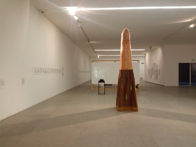 Una obra sobre el Menhir de Mollet s’exposa al Centre Internacional de les Arts José de Guimarães, a Portugal.