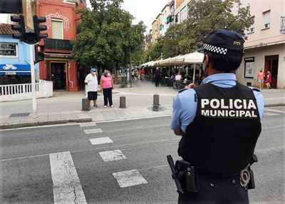 La Policia Municipal realitza una campanya per a la seguretat dels vianants.