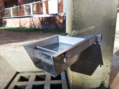Mollet inicia una prova pilot per instal·lar abeuradors per a gossos en fonts de la ciutat.