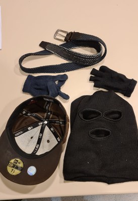 La Policia Municipal deté quatre persones per un intent de robatori a una botiga de telefonia mòbil.