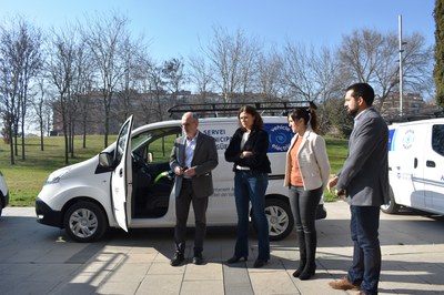 Mollet incorpora tres vehicles elèctrics al Servei Municipal d’Aigua .