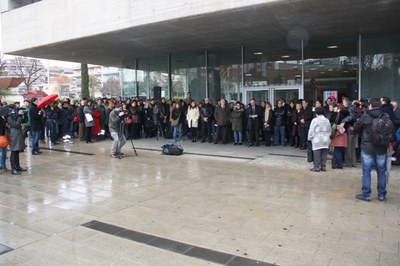 Mollet condemna la mort d'una dona a mans de la seva parella.